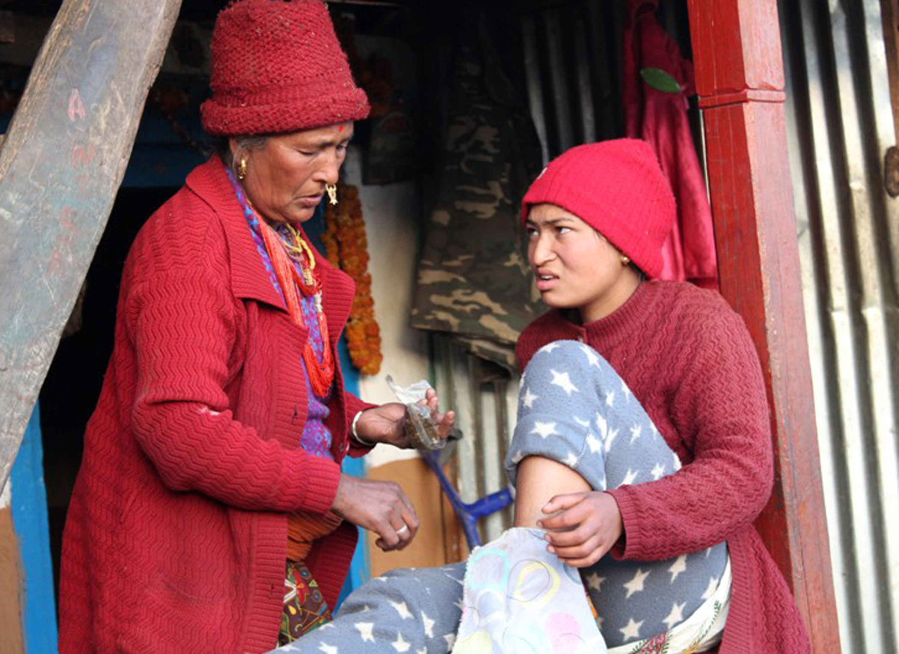 अनौठो रोग : दुई  जनाको मृत्यु, चार  जना ओछ्यानमा