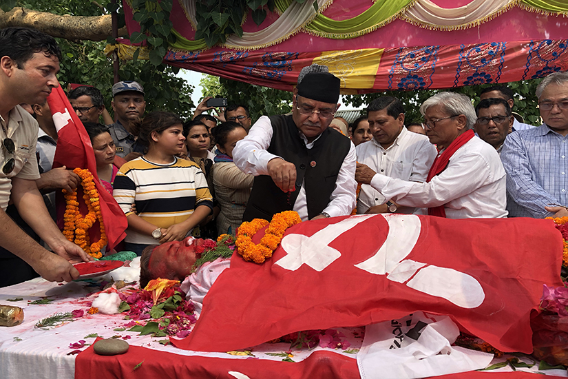 पूर्वशिक्षामन्त्री पौडेलको पार्थिव शरीरमा शीर्ष नेताहरुको अन्तिम श्रद्धाञ्जली