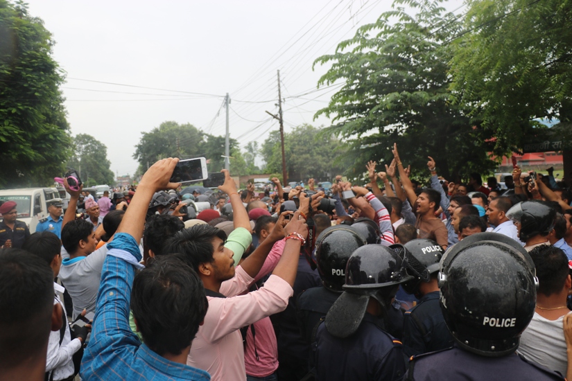 रविका समर्थकद्वारा प्रहरी कार्यालय अगाडी प्रदर्शन (फोटो फिचर)