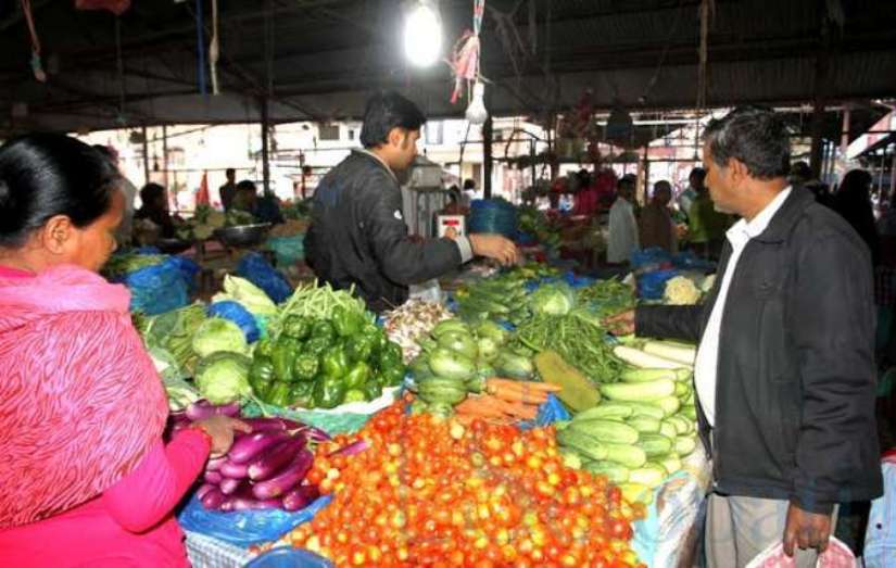 मध्यरात देखि नै बल्खु र कालीमाटीको तरकारी बजारमा अनुगमन