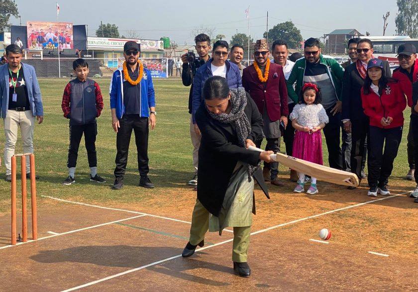 भरतपुर महानगर प्रमुख रेनु दाहालले गरिन् ‘स्टार क्रिकेट २०२१’ को उद्घाटन