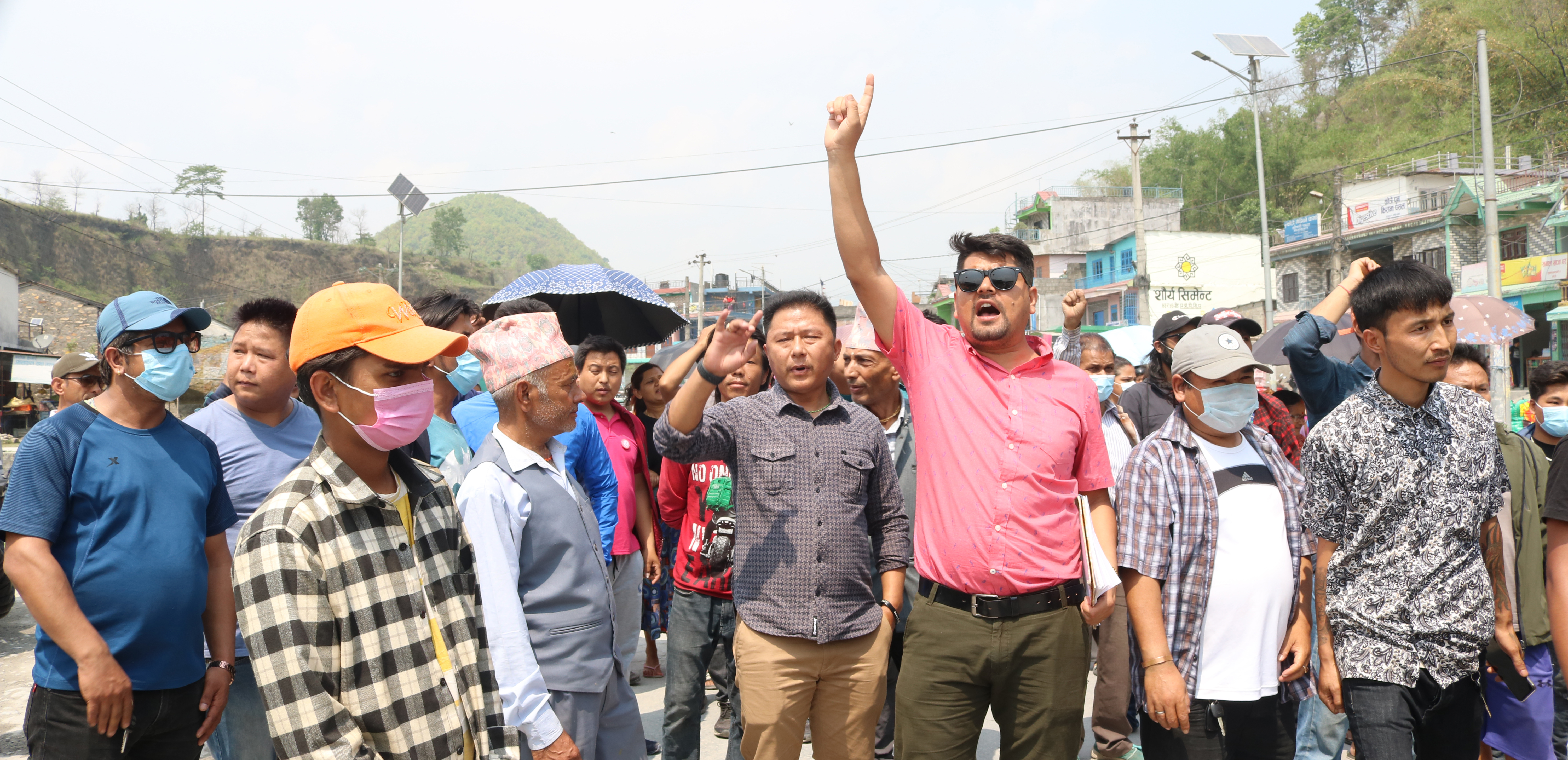 सडक मर्मतको माग राख्दै चरणवद्ध आन्दोलन सुरु