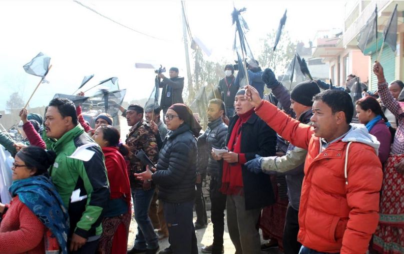 र्कितिपुरमा प्रधानमन्त्री ओलीलाई कालो झण्डा देखाउने २३ जना पक्राउ