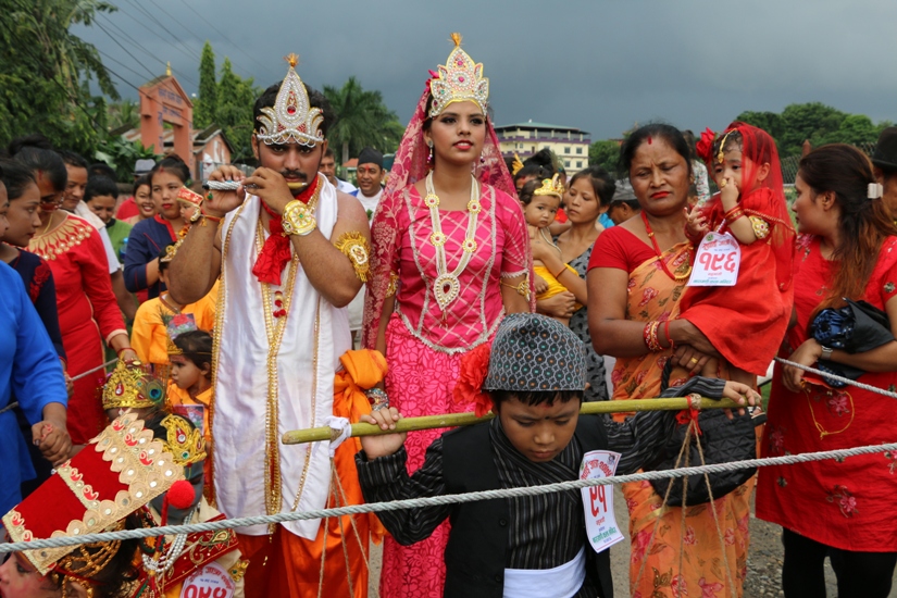 नारायणगढ बजारमा रोपाई जात्राको रमाईलो (फोटोफिचर)