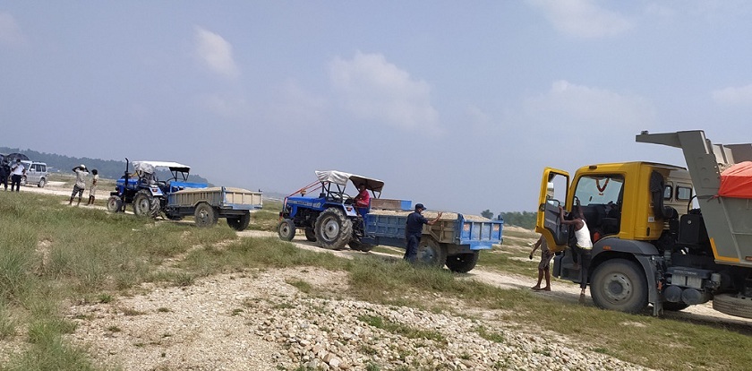 विहान ८ देखि साँझ ६ बजेसम्म नदीजन्य पदार्थ बोकेका सवारी नचलाउन स्थानीय प्रशासनको निर्देशन