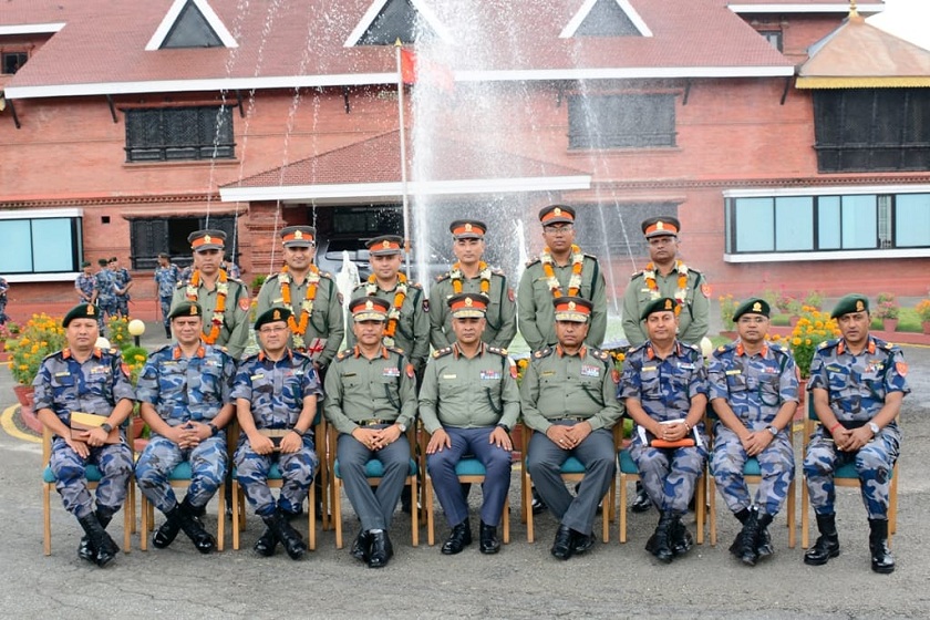 सशस्त्र प्रहरी महानिरीक्षक अर्यालबाट दर्ज्यानी चिह्न प्रदान